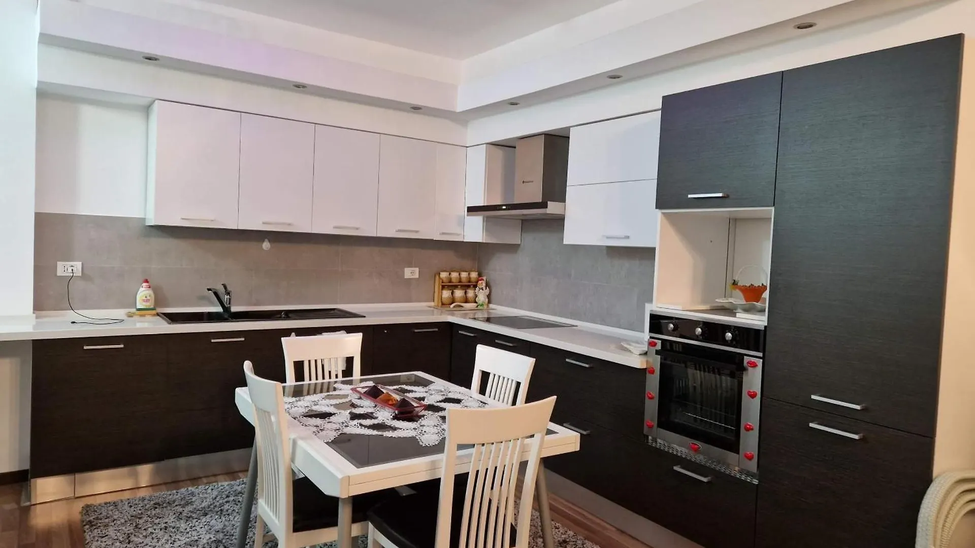 Apartment Apartament Me Qera Vlore